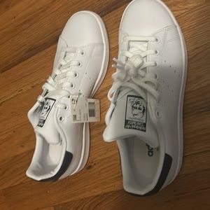 Men’s Original Stan Smith in White with navy.